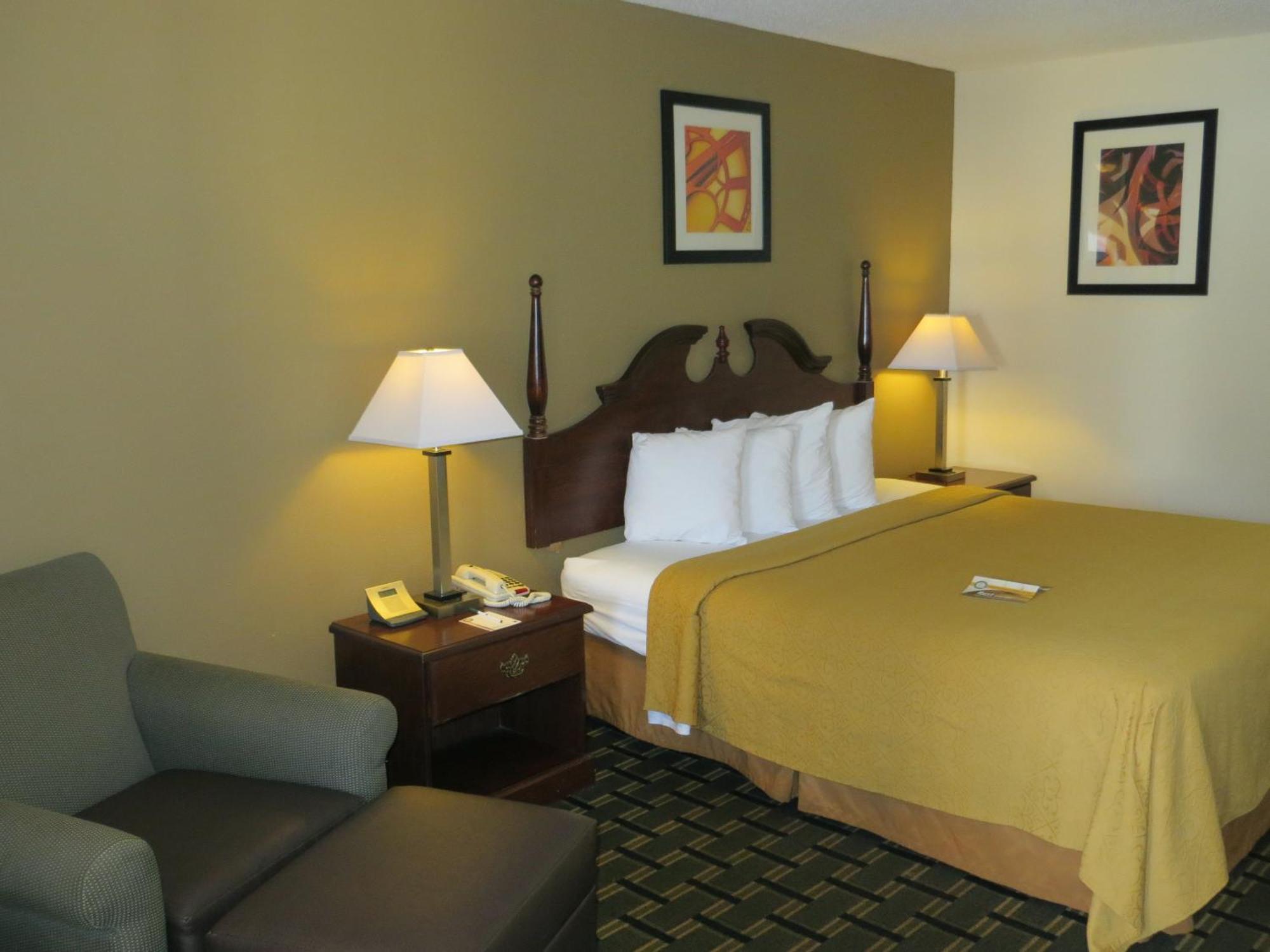 Quality Inn & Suites Morrow Atlanta South Room photo