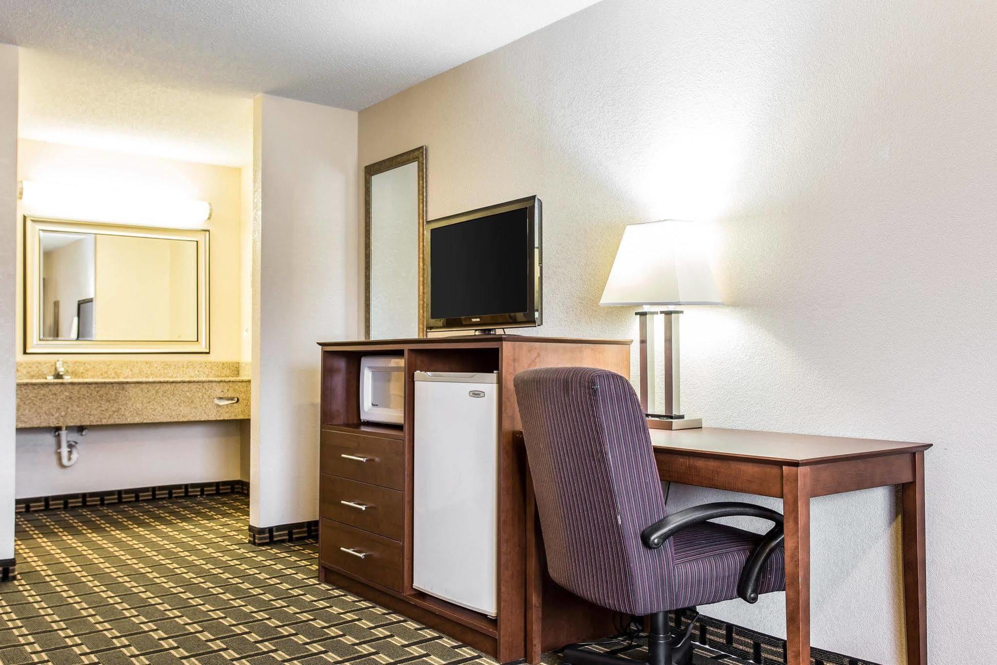 Quality Inn & Suites Morrow Atlanta South Exterior photo
